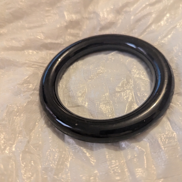 Chunky black bangle - Picture 2 of 3